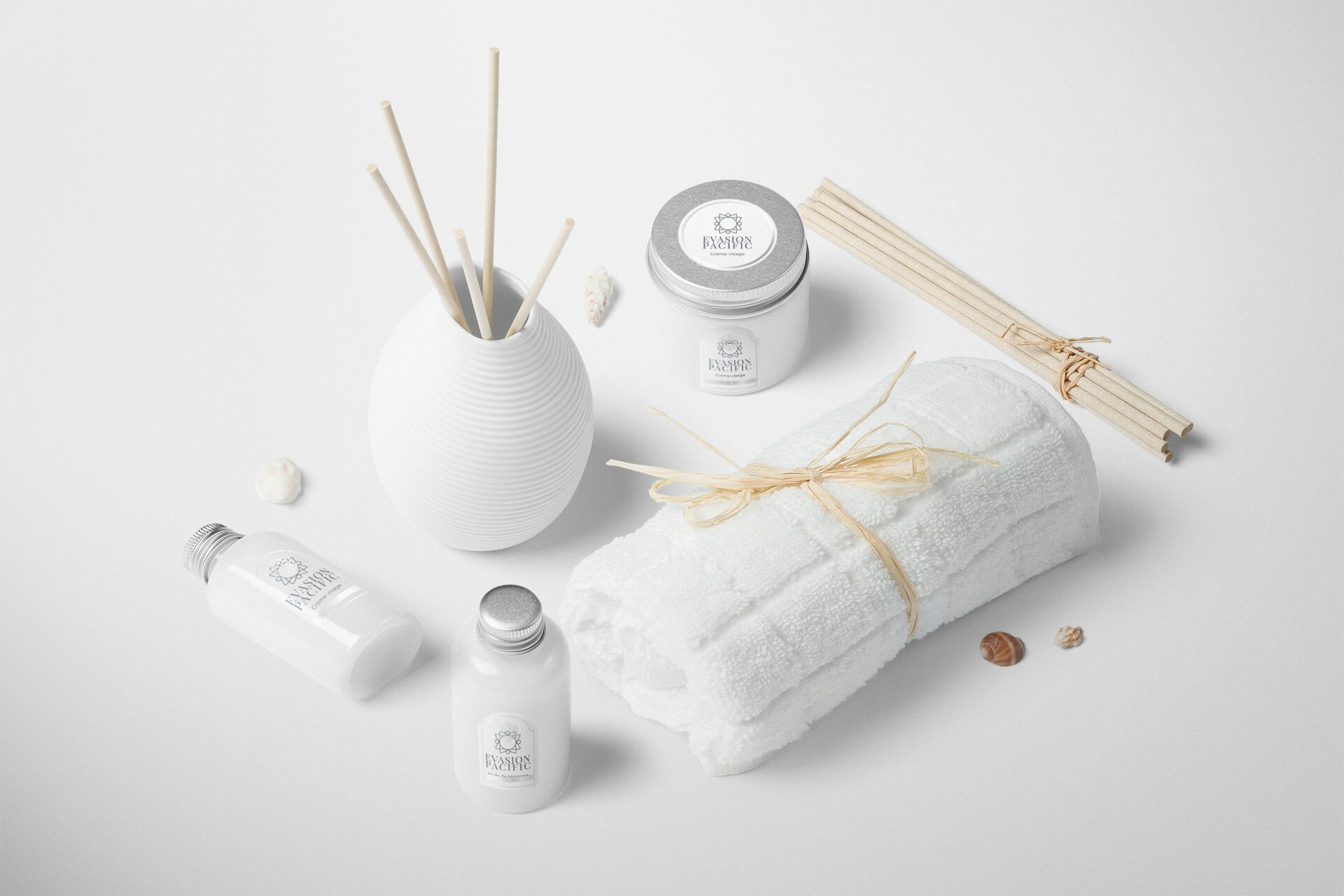 Mehiel Studio - Maison de branding de luxe - 01 Cosmetics free mockup by mockupcloud